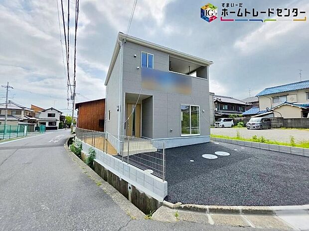 【現地外観写真】落ち着いた住環境で心安らぐ住宅地。周辺に高い建物が無く、空が広く大きく感じられます♪