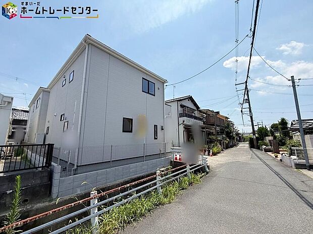 【前面道路含む現地写真】※2号棟側気になった物件すぐにご見学対応させていただきます♪平日・お仕事帰りなど、いつでもご案内可能です♪周辺環境と併せて、実際に現地をご確認ください♪