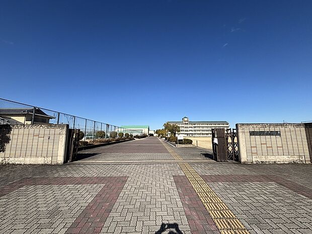 中学校 広陵町立広陵中学校(約2,350m)