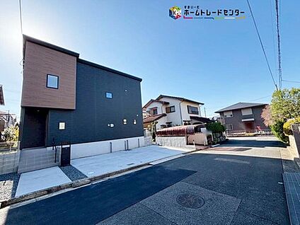 【前面道路含む現地写真】