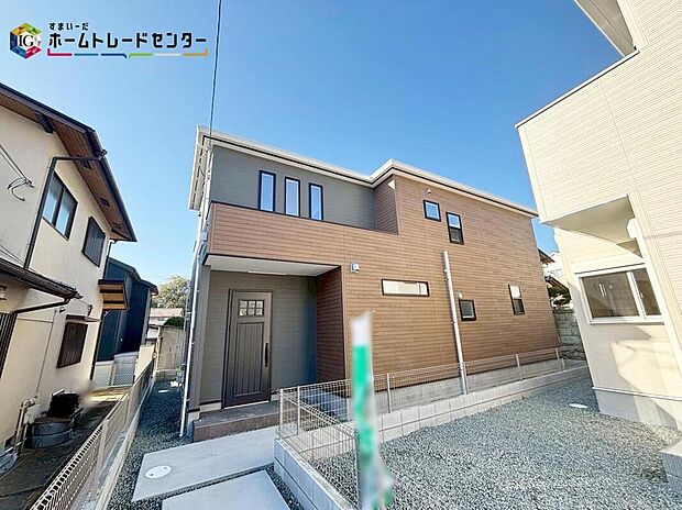 【現地外観写真】※2号棟
一戸建ての大きなメリットは、「自分の土地」を自由に使えること♪好きなペットが飼えるほか、ガーデニングやＤＩＹ、車やバイクの手入れなど様々な趣味を楽しめます♪