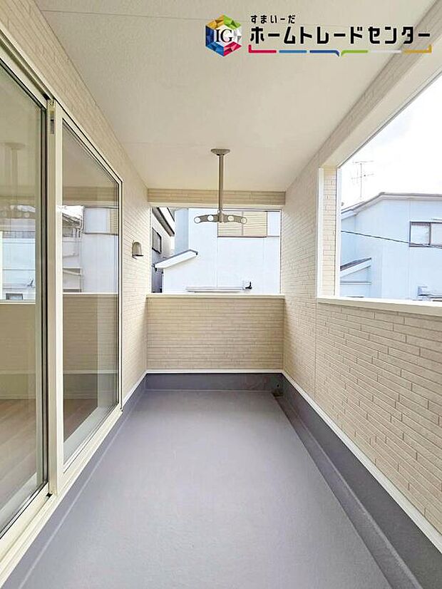 【【インナーバルコニー】】開放的なバルコニー直結のお部屋♪南向きのお部屋なのでお日様の光をたっぷり取り込んで目覚めのいい朝を迎えられること間違いなし！