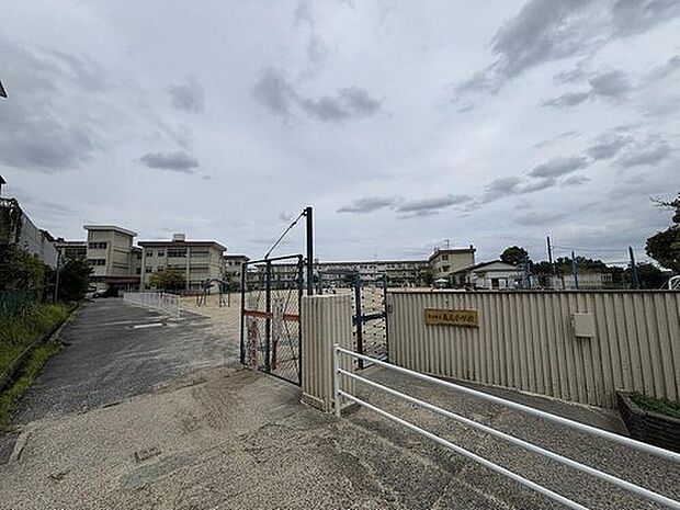 奈良市立鳥見小学校(約830m)