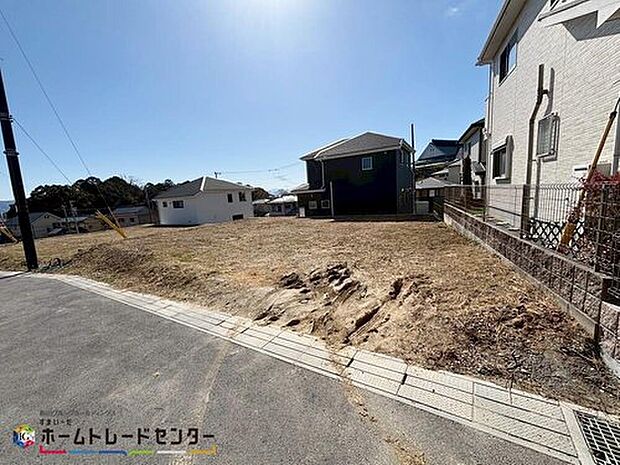 【【現地外観写真】※1号棟】一戸建ての大きなメリットは、「自分の土地」を自由に使えること♪好きなペットとの暮らし、ガーデニングやDIY、車やバイクの手入れなど様々な趣味を楽しめます♪