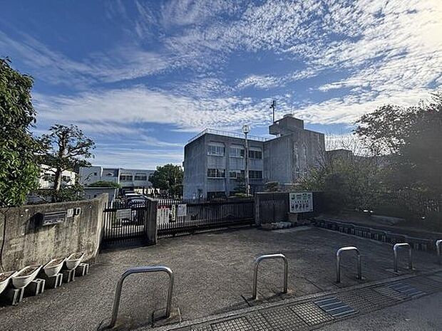 生駒市立生駒東小学校（約1,200m）