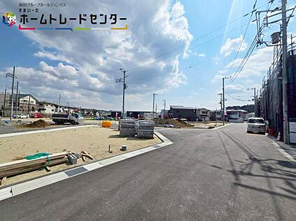 【前面道路含む現地写真】