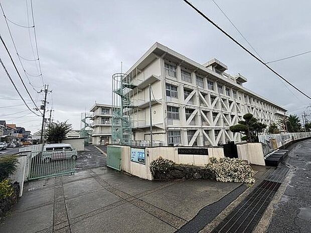 大和高田市立片塩中学校（約790m）