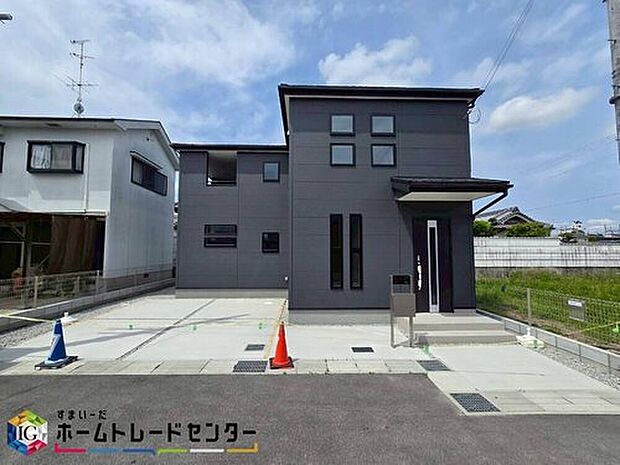 【現地外観写真】カースペースは２台分♪前面道路幅は6ｍで、お車を駐車しやすいです♪近鉄南大阪「高田市」駅は徒歩9分♪ＪＲ和歌山線「高田」駅まで徒歩18分♪
