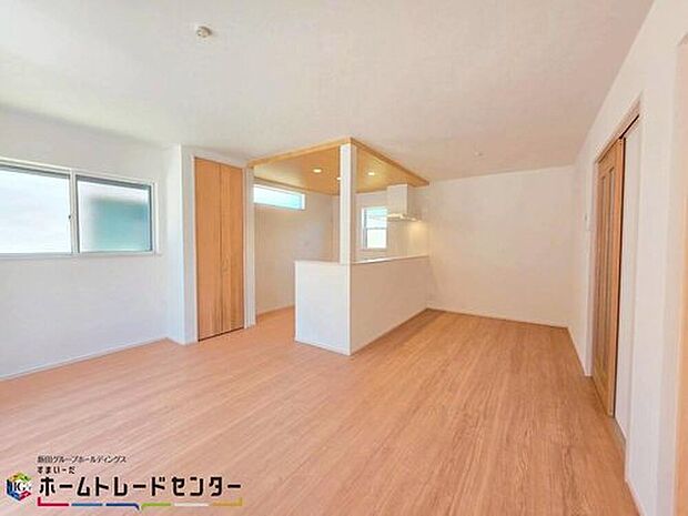 【リビング】採光良好なリビングは、ご家族の憩いの空間。居心地の良い快適な安らぎの場所にもなりそうです。