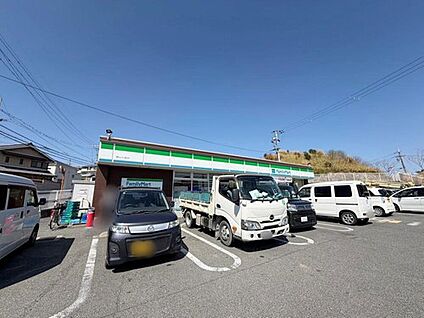 ファミリーマート郡山小泉店 640ｍ(徒歩8分)