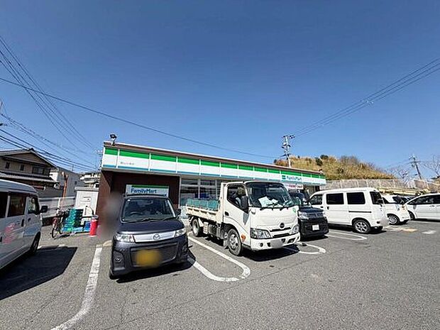 ファミリーマート郡山小泉店(約640m)