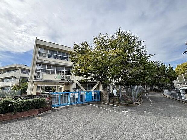 大和郡山市立片桐西小学校(約300m)