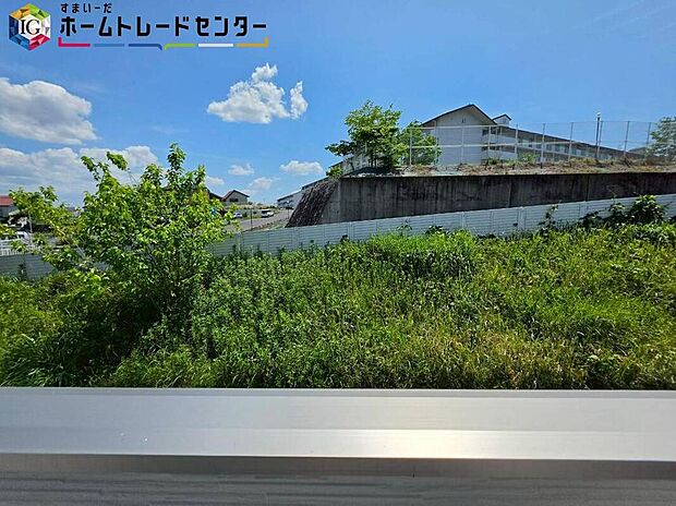 【住戸からの眺望写真】空が広く大きく感じる安らぎ溢れる住環境です。毎日、早く帰りたくなるお住まいになりそうです♪