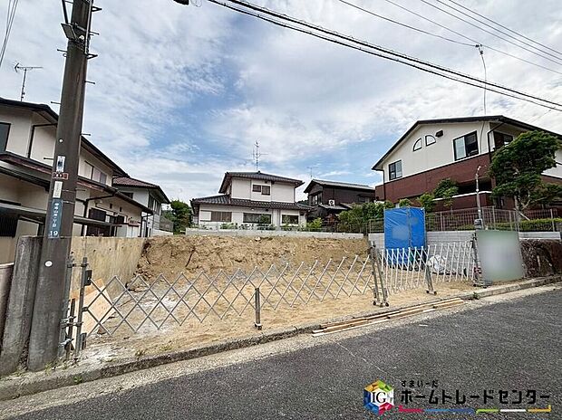 【現地外観写真】一戸建ての大きなメリットは、「自分の土地」を自由に使えること♪好きなペットが飼えるほか、ガーデニングやＤＩＹ、車やバイクの手入れなど様々な趣味を楽しめます♪

