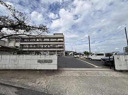 広陵町立広陵西小学校 1680m(徒歩21分)