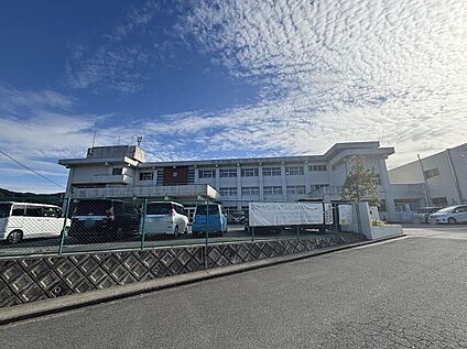 生駒市立壱分小学校 950m (徒歩12分)