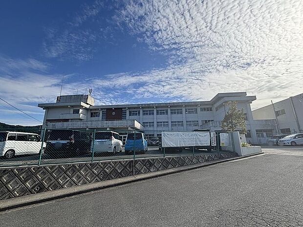 生駒市立壱分小学校(約950m)