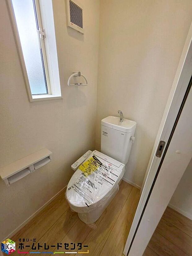 【トイレ】1、2階共にトイレスペース！採光もあり明るく、快適空間となっております♪毎日使う場所だからこその配慮です！