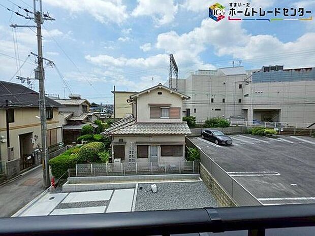 【住戸からの眺望写真】周辺は閑静な住宅地となっております。風通しも良く穏やかな時間をお過ごしいただけます。