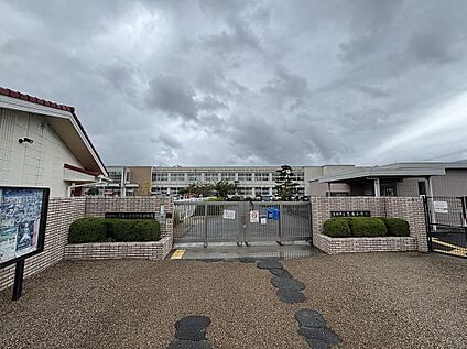 葛城市立忍海小学校 1500m(徒歩19分)