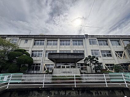 橿原市立耳成小学校 1600m(徒歩20分)