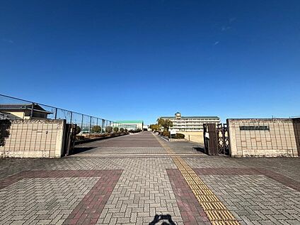 広陵町立広陵中学校 900ｍ(徒歩12分)
