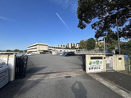 生駒市立生駒南第二小学校 800m(徒歩10分)