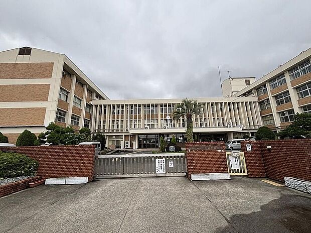 大和高田市立高田西中学校（約1,100m）