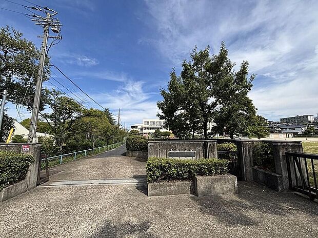 大和郡山市立郡山西小学校(約950m)