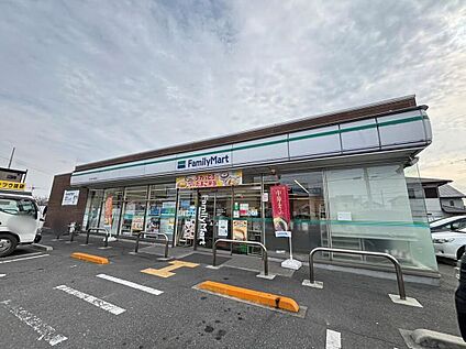 ファミリーマートならやま大通り店 1471m (徒歩19分・自転車6分)