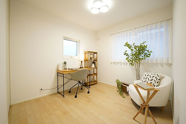 【洋室】■3号地洋室B　約5.2帖の程よい広さの洋室です。クローゼットが付いているため、お子様自身でモノの管理をする習慣が自然と身につきます。