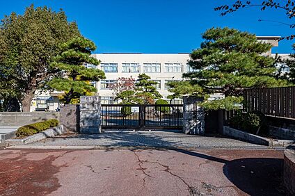 東田小学校 750m