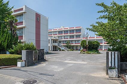 高浜中学校 895m