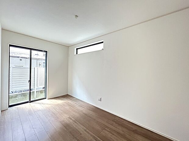 2面採光で明るい室内空間です。