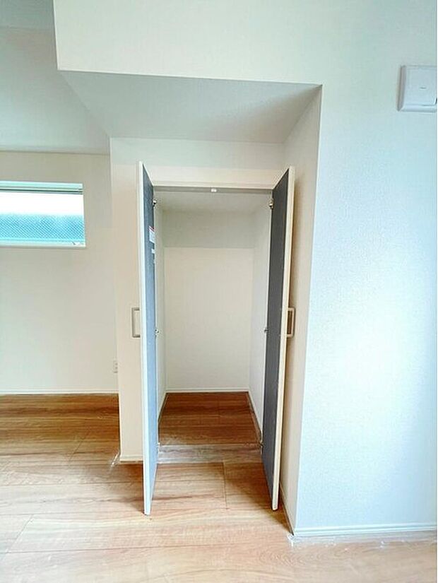 【収納】便利なリビング収納付き