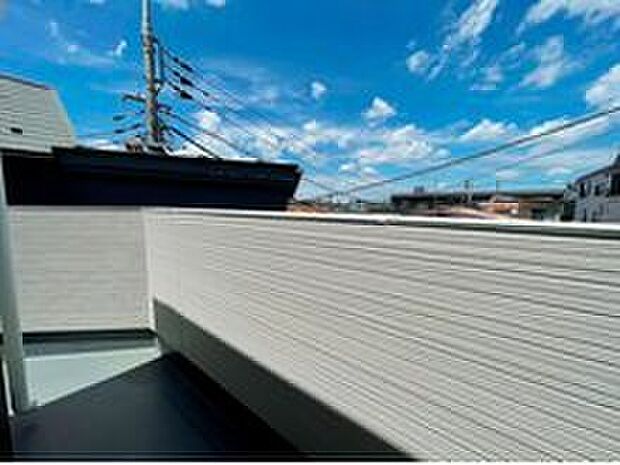 【バルコニー】高台に位置するので開放感があります