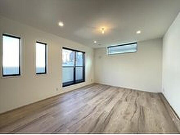 【【LDK】】窓が多く明るく開放感のあるLDKになっています!