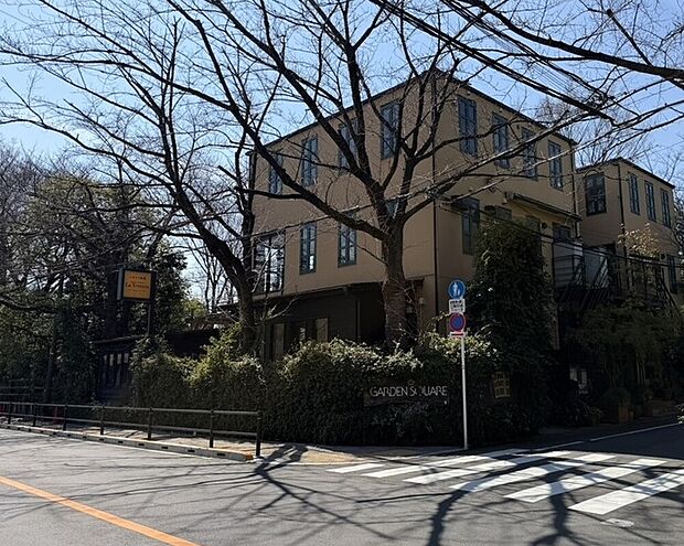 カフェフェリーチェ（約150m）