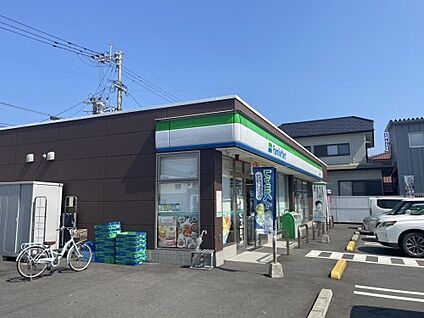 ファミリーマート 慈眼寺駅前店 徒歩560m