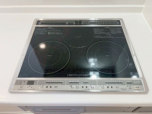 【IHクッキングヒーター】鍋底全体に熱がいきわたるので熱効率が良いのが特徴です。掃除もしやすいので清潔な環境を維持できます。