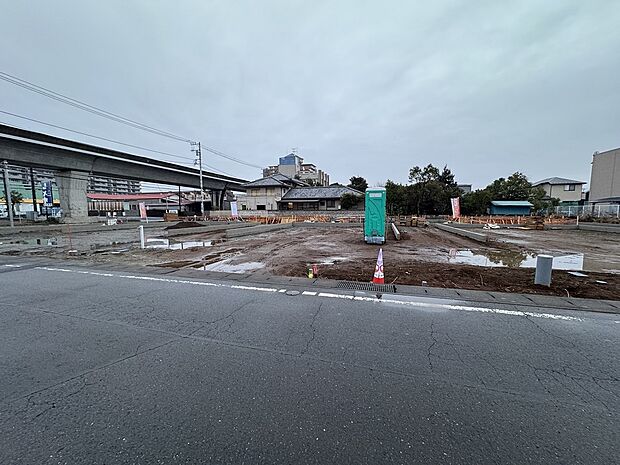 前面道路からの全体