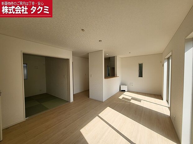 【7号棟LDKの写真】LDK16帖に4.5帖の和室。奥には、何か置いてありますね。今回都市ガス利用できます。