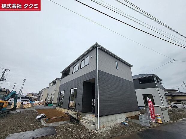 【2号棟外観】角地の2号棟