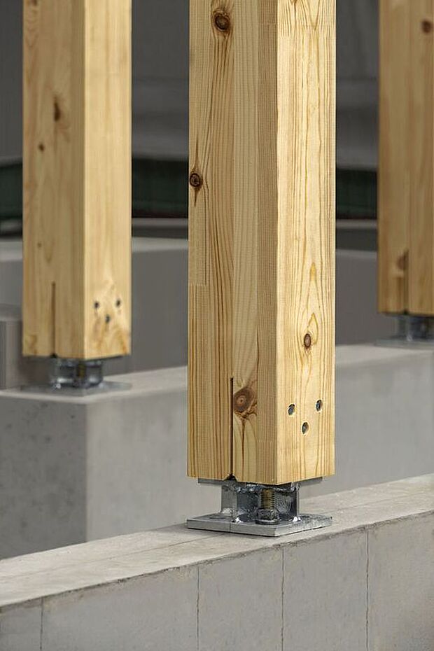 【積水ハウス基準の安心の構造安全性】シャーウッドと同等の構造安全性能を誇る「DJ構法」を採用。全ての柱を基礎と直接固定するので、耐力壁の力がより確実に発揮されます。