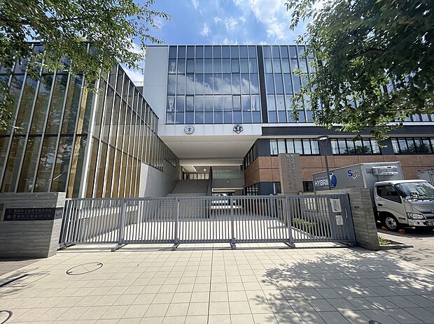 豊島区立池袋本町小学校(約720m)