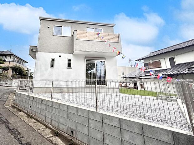 【現地外観写真】■家族みんなが笑顔で過ごせる、安心感のある住まい