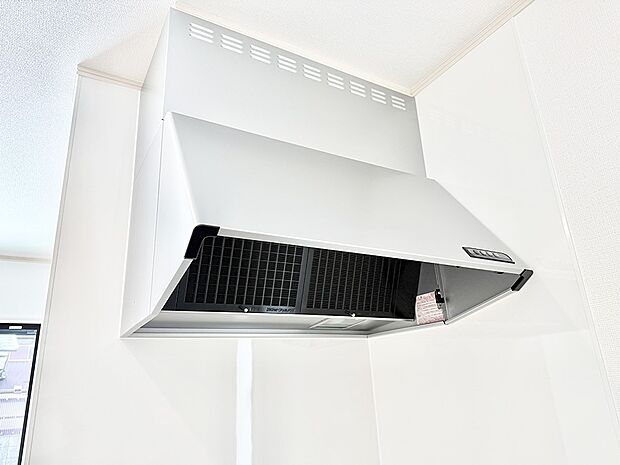【レンジフード】■調理時の蒸気や匂いが換気扇に誘導され、効率的に排煙ができます。