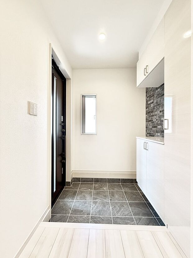 【玄関】■ ここから始まる一日、すっきり整った玄関