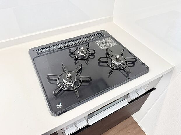 【3口ガスコンロ】■一度に多くの料理ができ便利で効率的