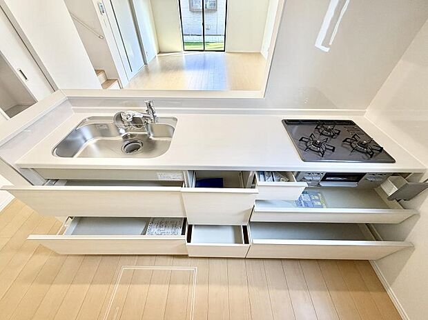 【キッチン】■家族の絆を深める、温もりのあるキッチン